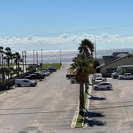 Baymont By Wyndham Galveston Hotel Exterior photo