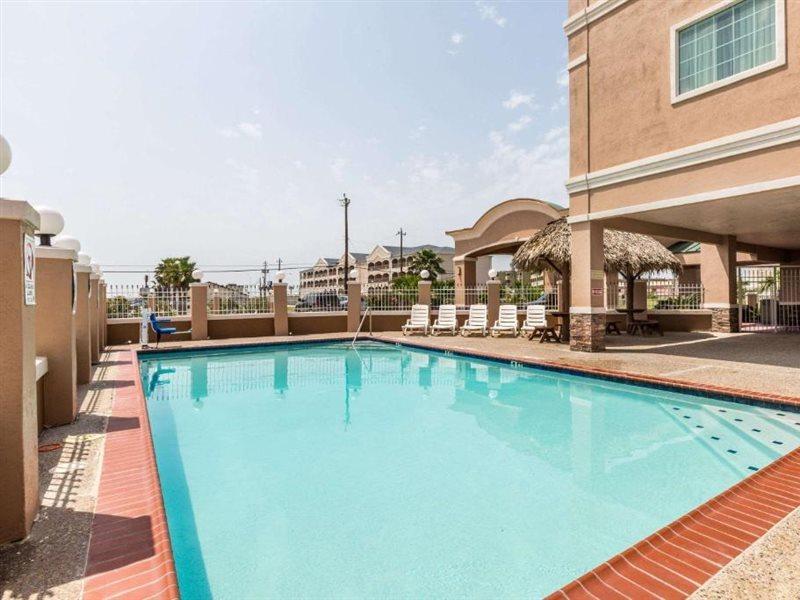 Baymont By Wyndham Galveston Hotel Exterior photo