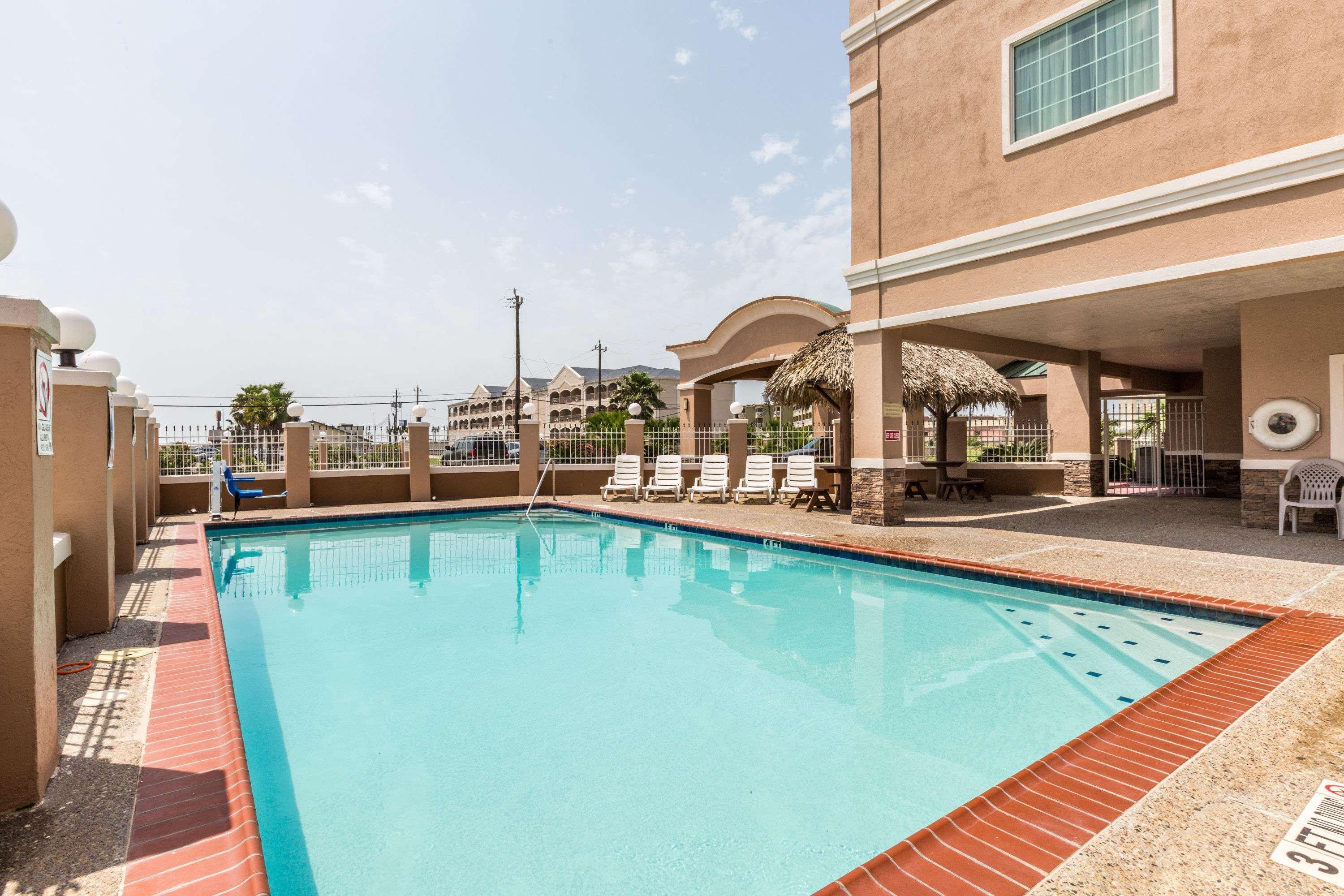 Baymont By Wyndham Galveston Hotel Exterior photo