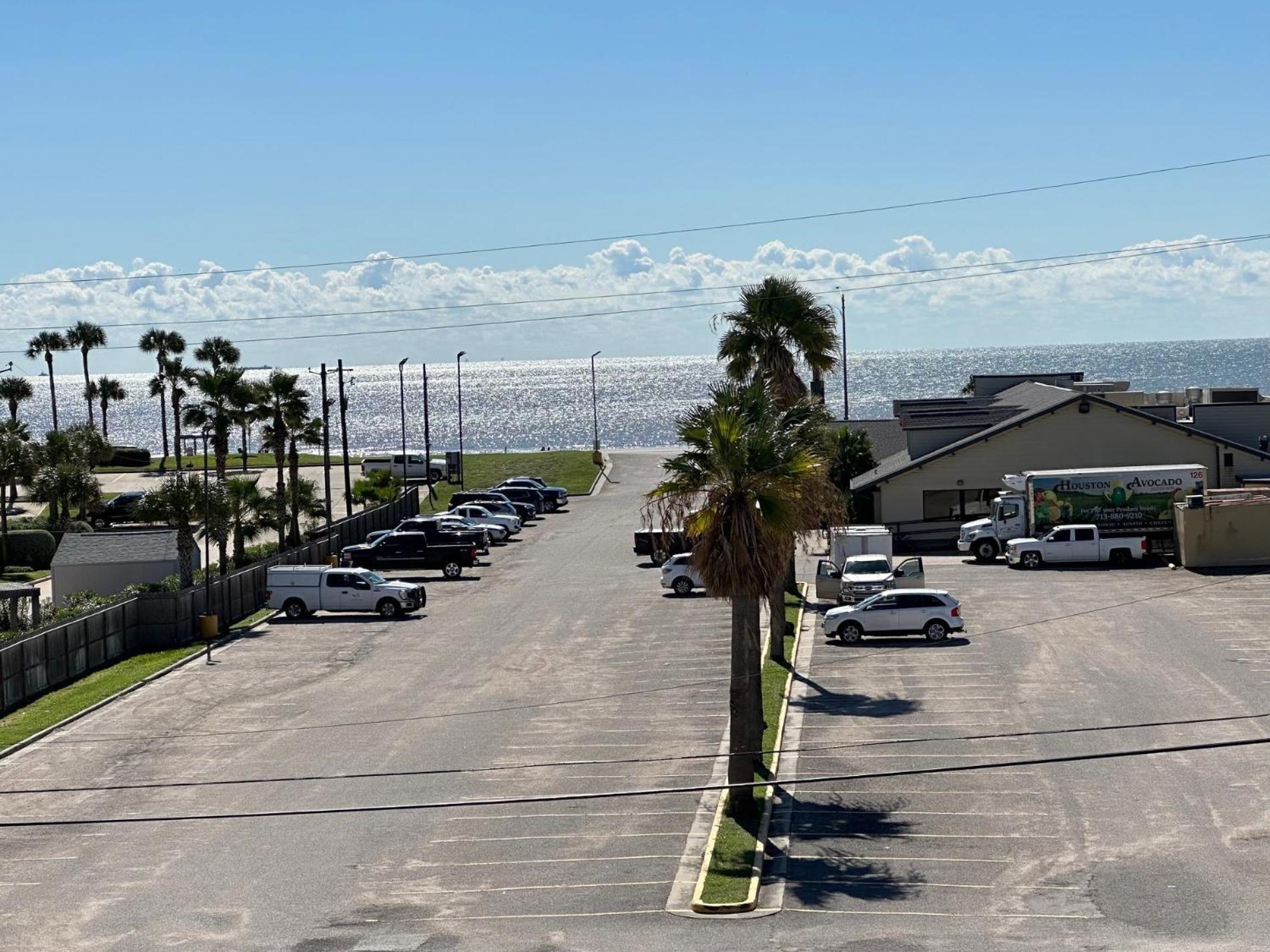 Baymont By Wyndham Galveston Hotel Exterior photo